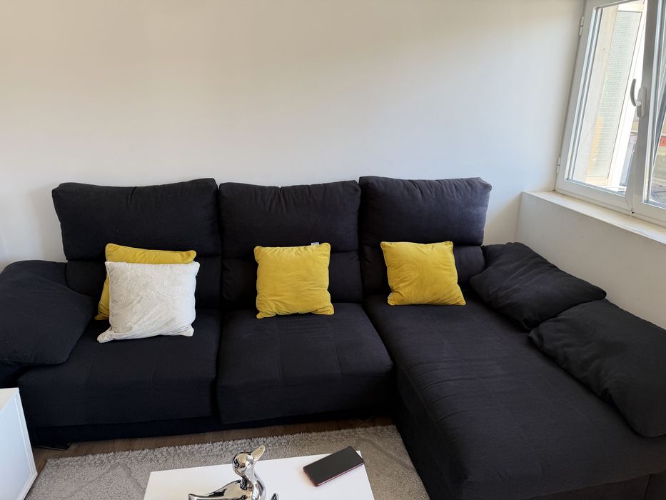 Sofa L, na cor preta