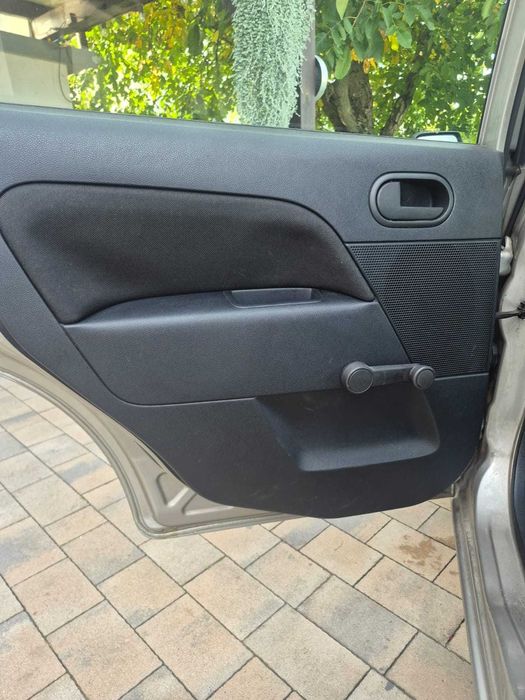 Fotele kanapa półka tapicerka Ford Fiesta mk6 5 drzwi