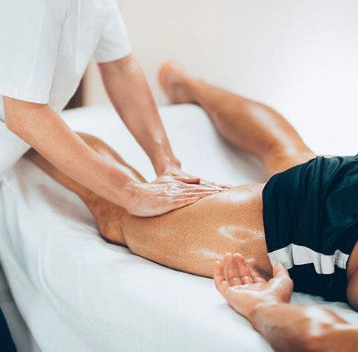 Massagem relaxante e desportiva.