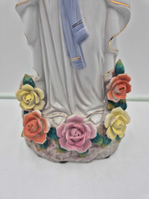 Figura Matki Boskiej z porcelany Francja
