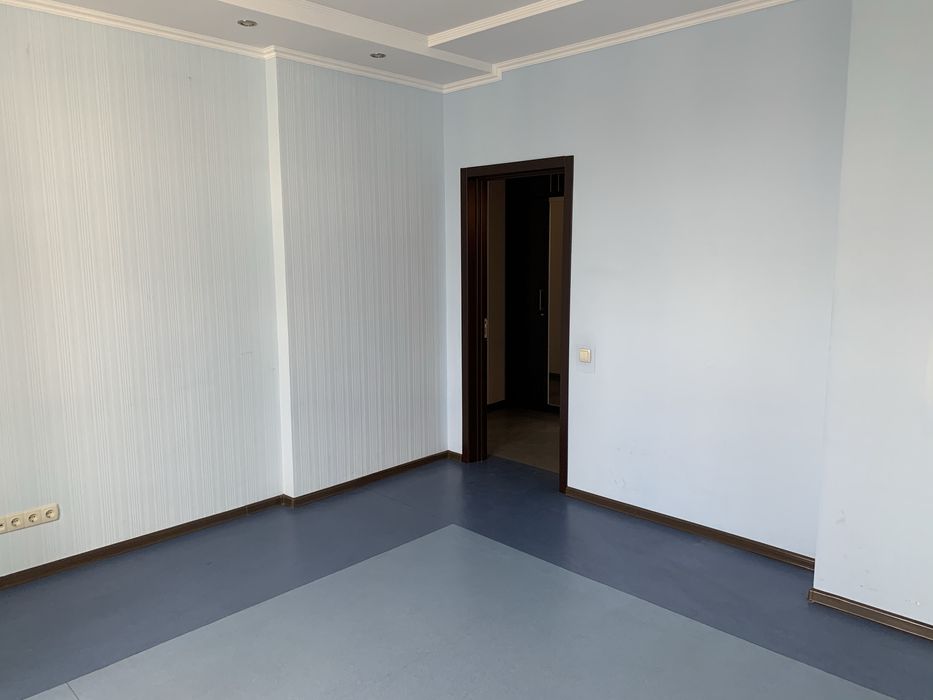 Дніпровська наб, 19А, 85м.кв. офіс (ж.ф.).