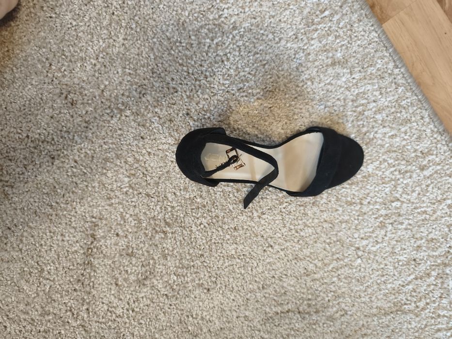Buty na klocku czarne