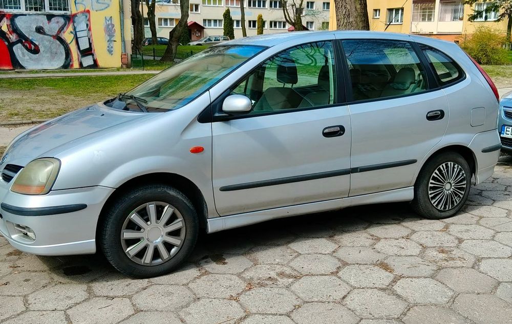 Nissan Almera Tino
