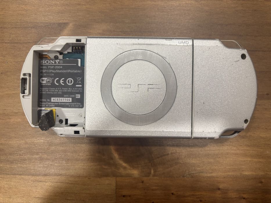PSP-2004 silver avariada/Para peças