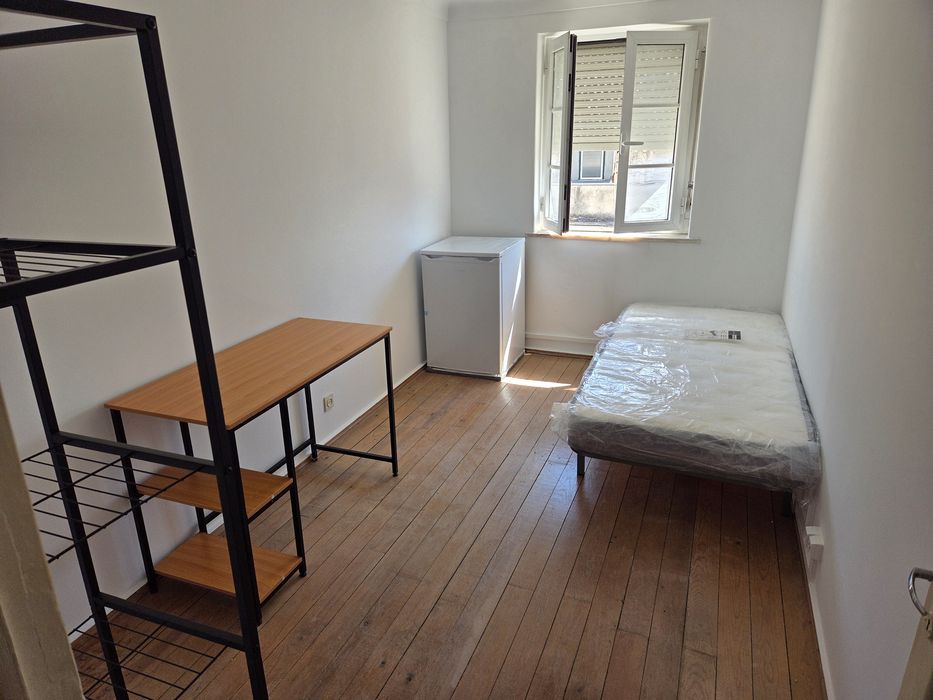 Alugo quarto em Alfama