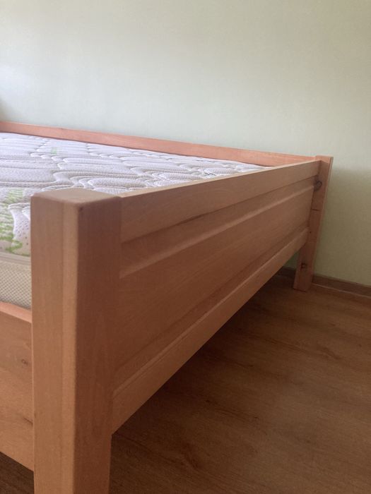Piękne łóżko z litego drewna bukowego na sprzedaż 140x200