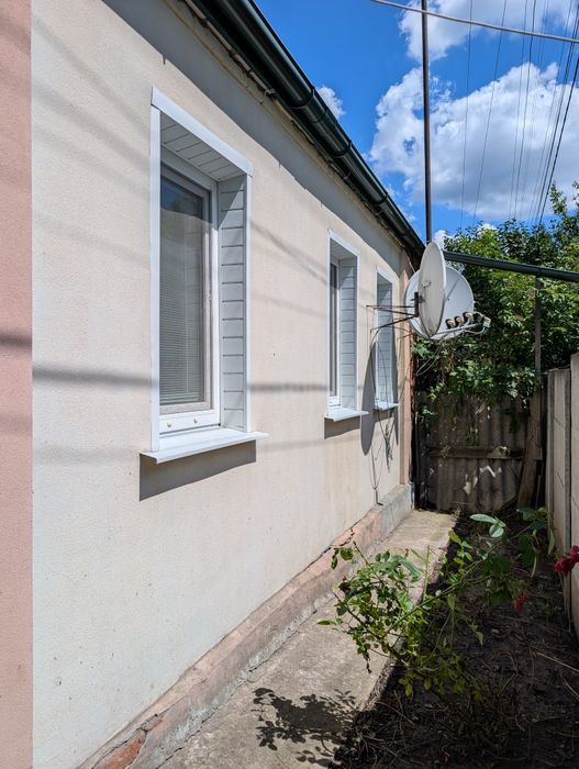 Продам  половину дома  с  баней на Сортировке.Свой двор.Заезд для авто