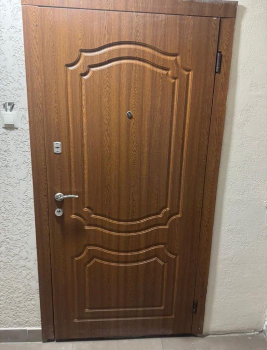 Продаю двері бу нові