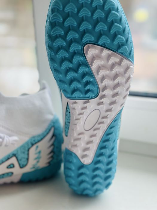 Спорт товары футбольные кроссовки