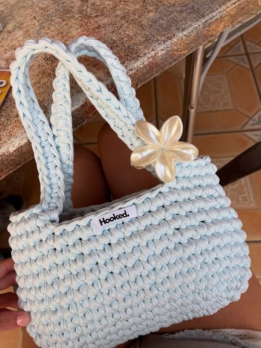 Bolsas  e top de croché por encomenda