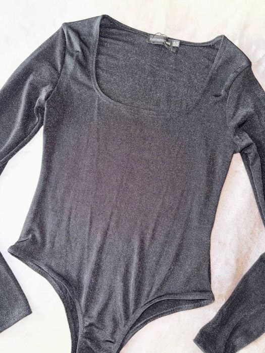 Боди PLT prettylittlething черный лонгслив кофта с декольте