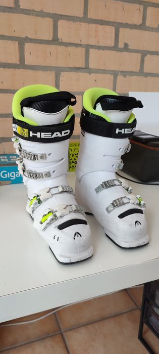 Vendo botas de ski em muito bom estado número 23,5 serve do 33 ao 36