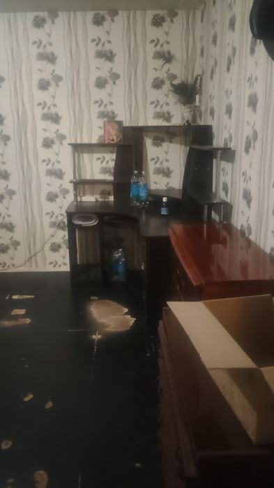 Сдам квартиру на першому поверсі в оренду.