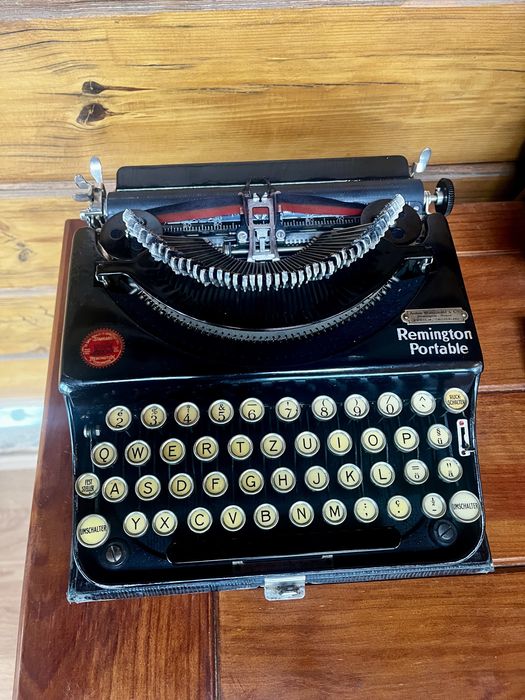 Antiga maquina de escrever Remingon Portable 1923