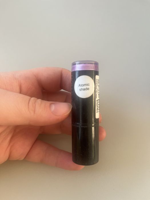 Fioletowa Szminka Makeup Revolution Atomic Shade