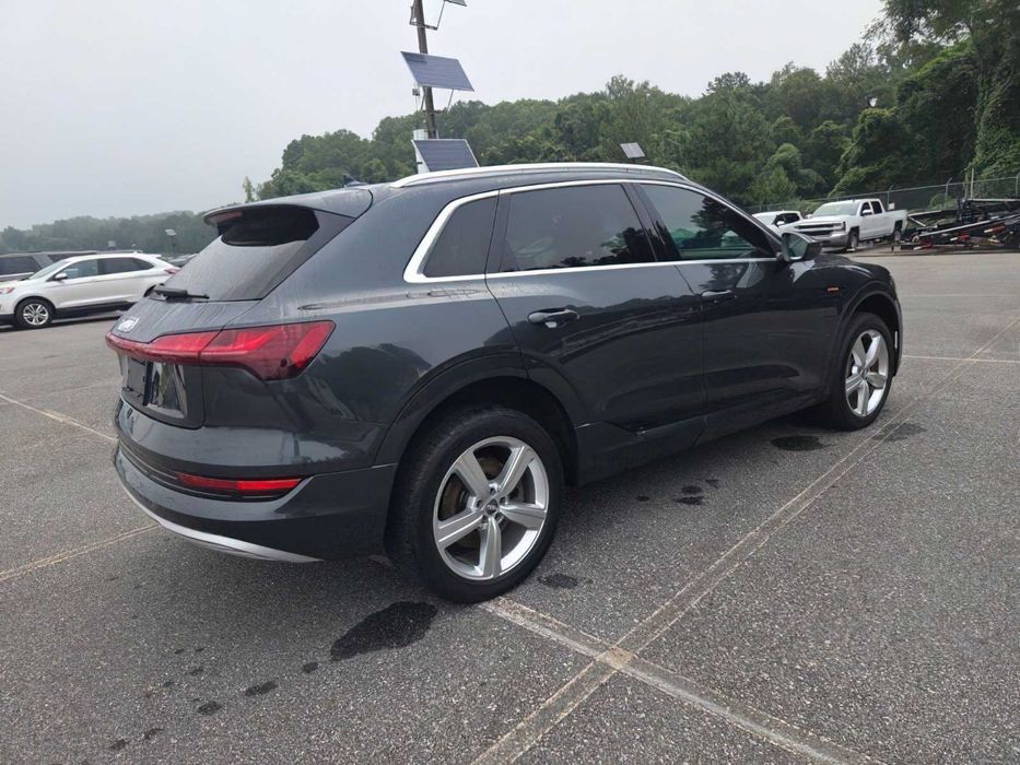 Audi E-Tron      2019