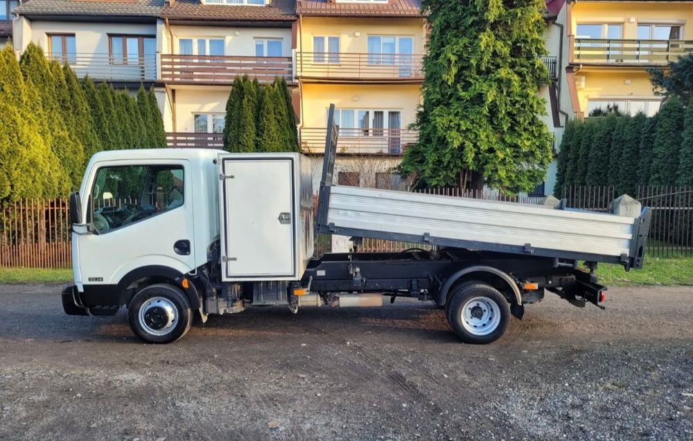 Cabstar 2.5 D Tribasculante