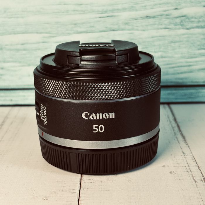 Objetiva Canon RF 50mm f1.8