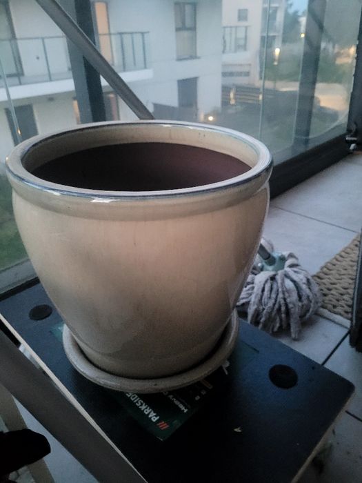 donica ceramiczna z podstawa