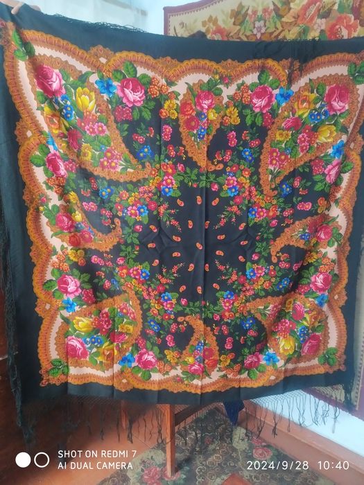 Продам пухову хустку