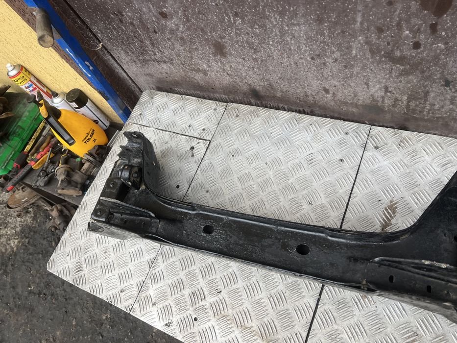 Балка подрамник форд аэростар ford aerostar 92 год