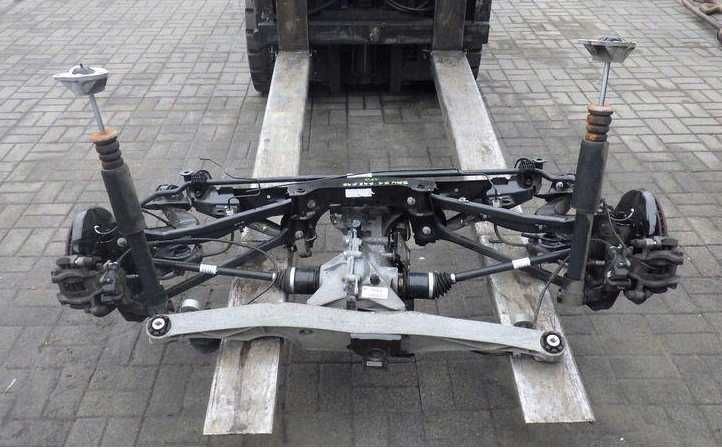 Підвіска BMW X1 F48 передня або задня права ліва підрамник разборка