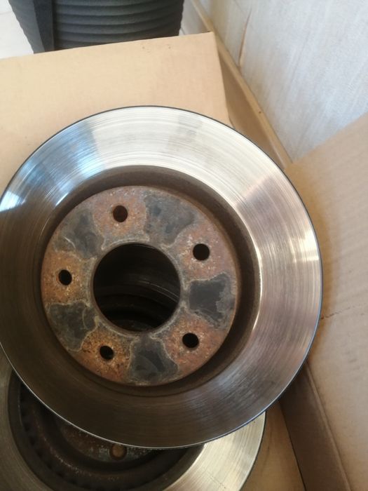 Продаются тормозные диски на Nissan