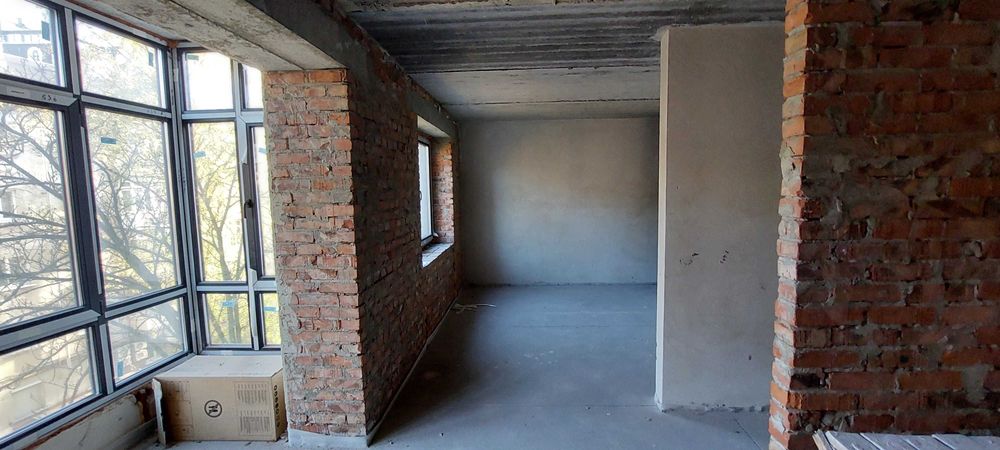 Продається простора 1,5-кімнатна квартира в Центрі міста