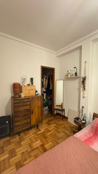 Quarto em  T2 de charme, localizado no Bonfim.