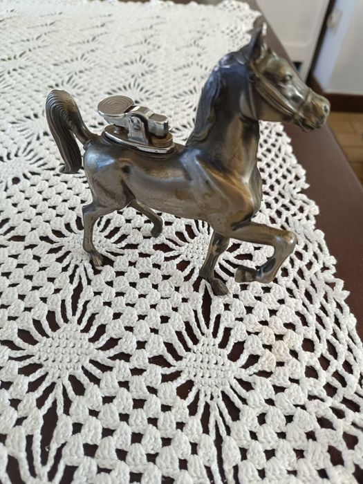 Koń zapalniczka zabytkowy