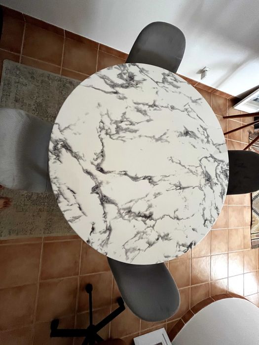 Mesa de jantar com efeito de mármore para 5/6 pessoas D120 + 4 cadeiras
