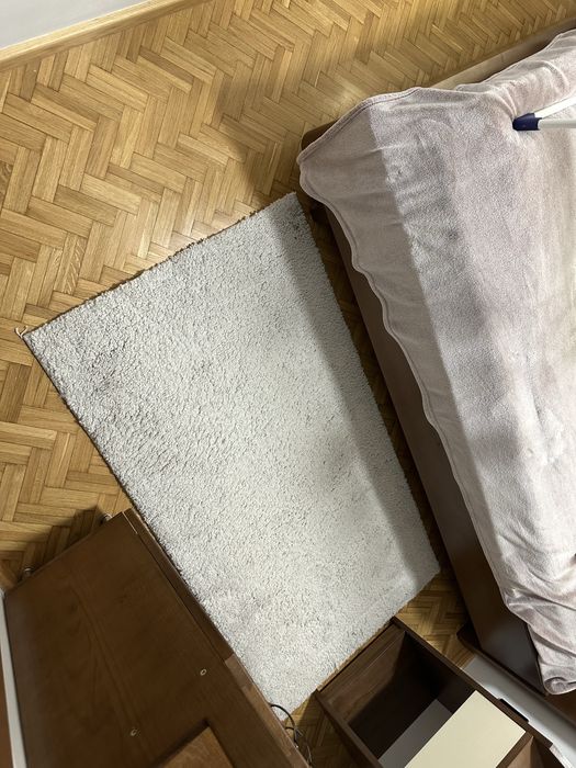 Продам білий килимок (2шт.)