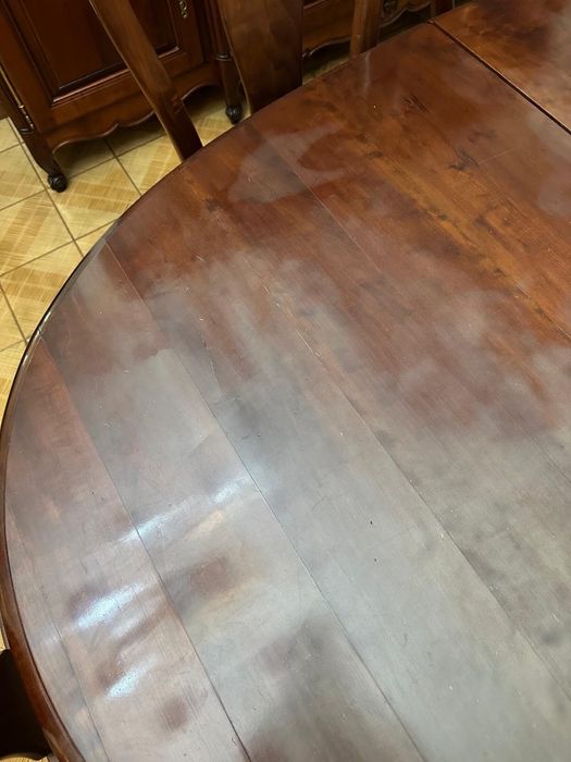 Mesa de jantar extensivel  com 6 cadeiras - com desgaste