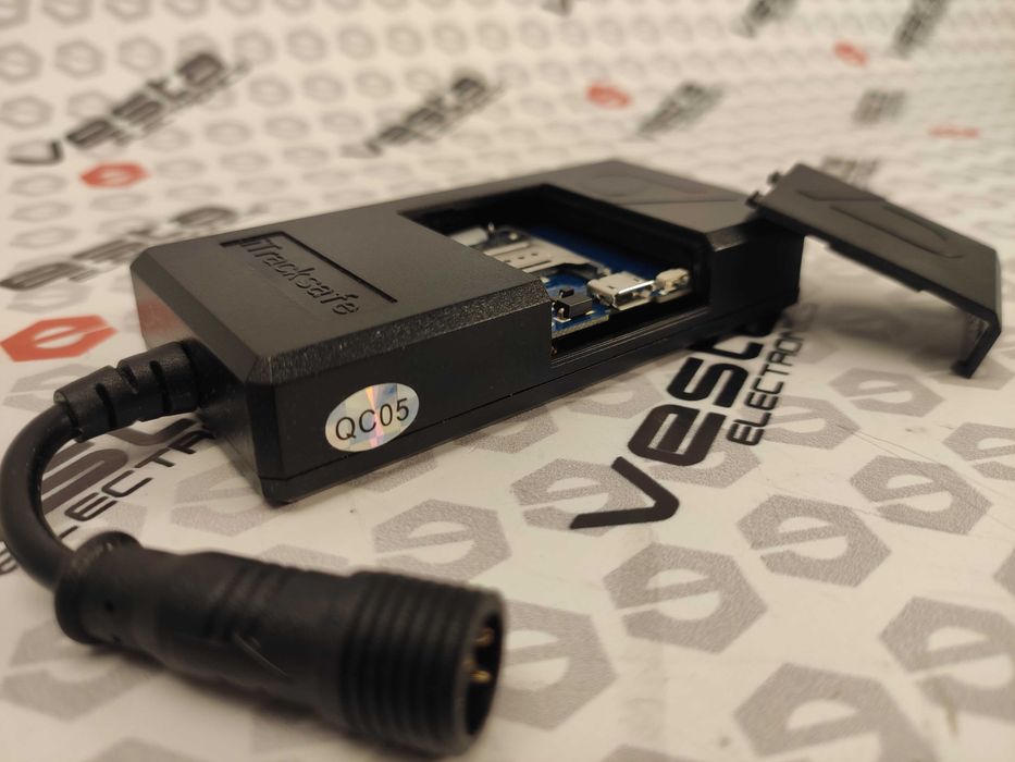 сучасний варіант gps трекер на електросамокат 04SQZ