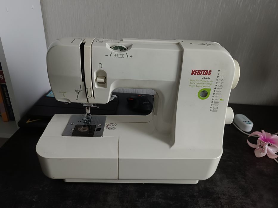 Швейна машинка Veritas Gold