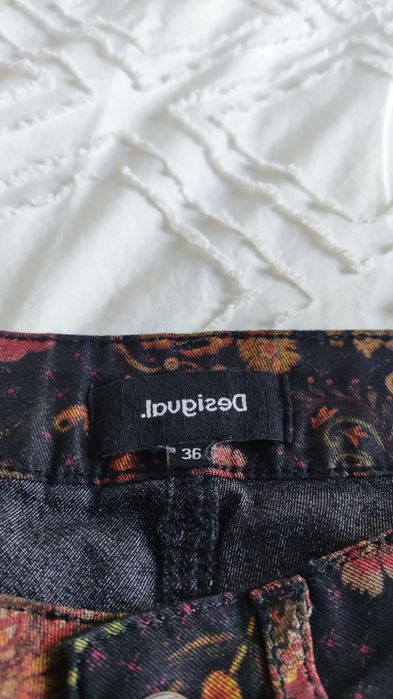 Wąskie Spodnie Desigual jesieniaraskie