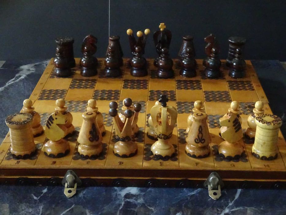 Duże zabytkowe drewniane szachy ręczna robota Cepelia PRL