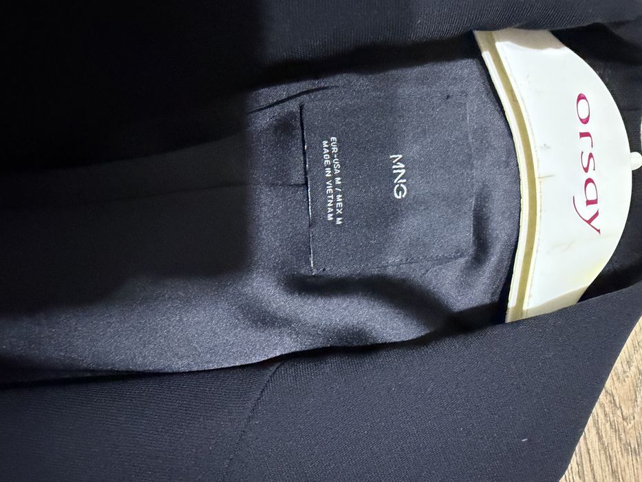 Піджак  чорний від бренду mango