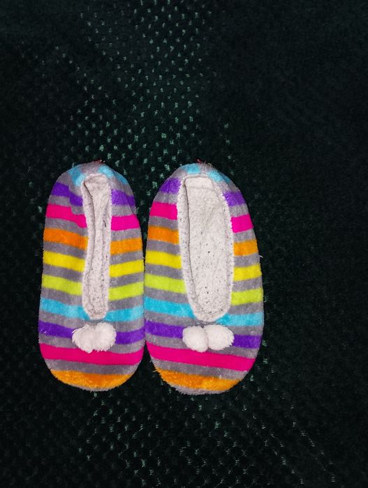 Spodenki jeans 164cm.i papcie.