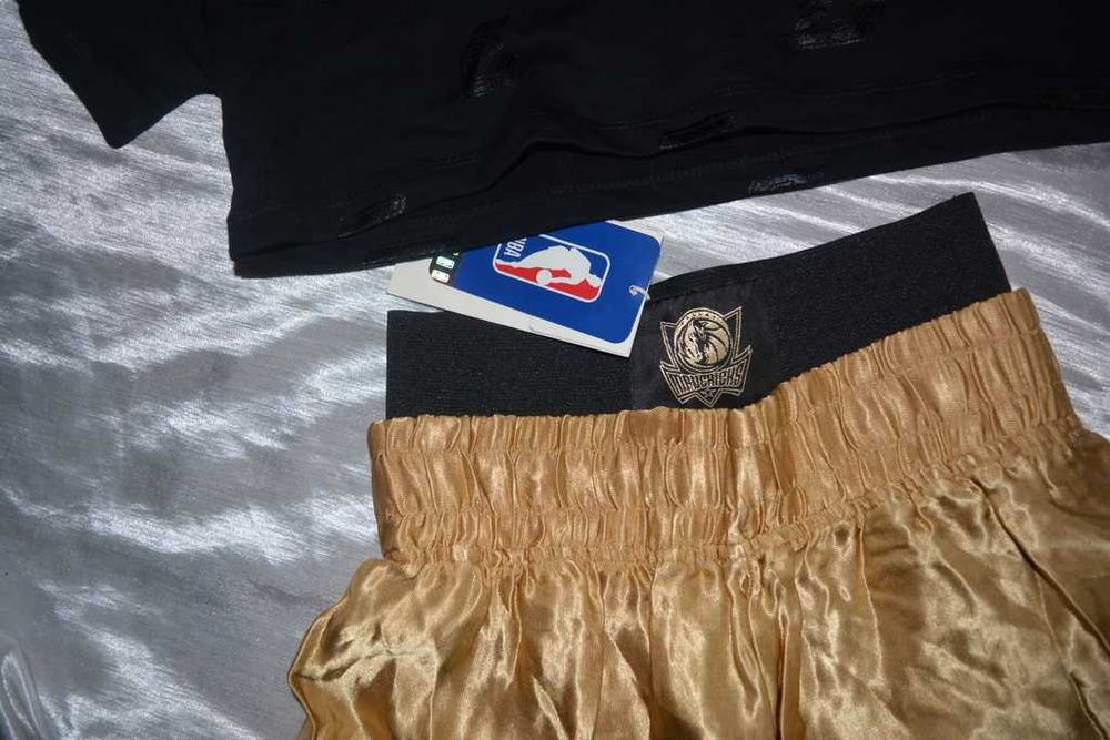 Komplet Bershka NBA S czarno-złoty