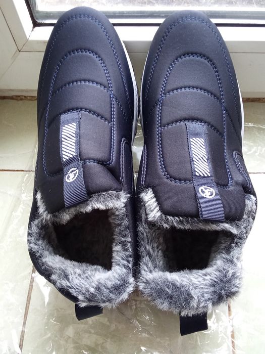 Продам кроссовки зимние, теплые, лёгкие.Можно как мужские так и женски