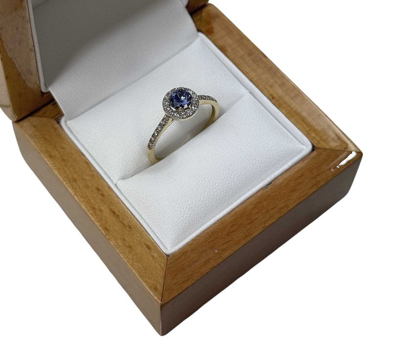 Elegancki złoty pierścionek 2,31g 585 r. 17