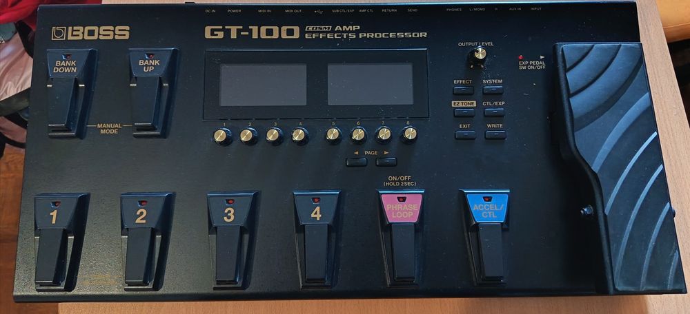 Pedaleira Multiefeitos Boss GT-100 + Saco de Transporte Oficial Boss (Excelente Estado)
