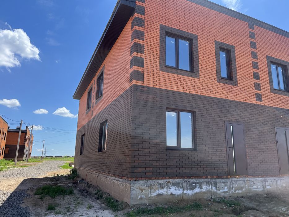 Продаж 2 поверхових таунхаусів. Без комісії для покупця.