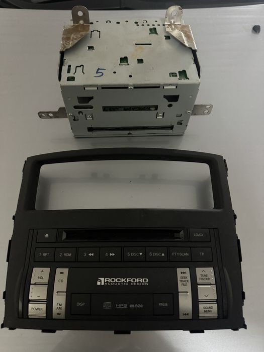 Магнітола штатна на Паджеро Вагон