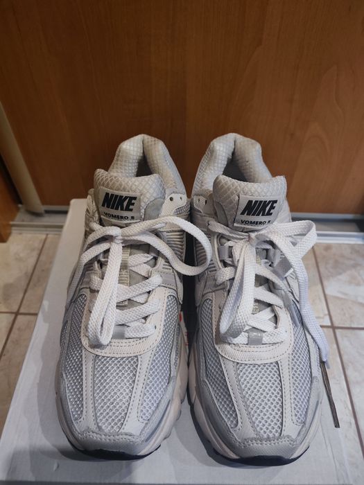 Buty sportowe  NIKE VOMERO 5  rozmiar 41