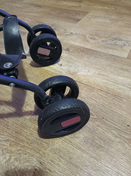 Недорого прогулочная детская коляска - трость.