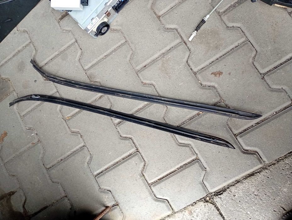 Listwa szyby czołowej przedniej przód Bmw E90 E91 lift CZARNE KPL