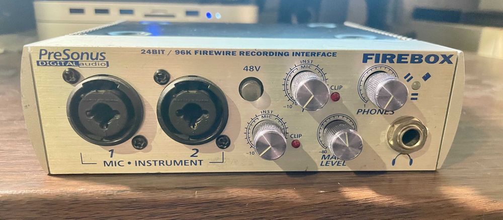 Звукова карта Presonus FireBox.