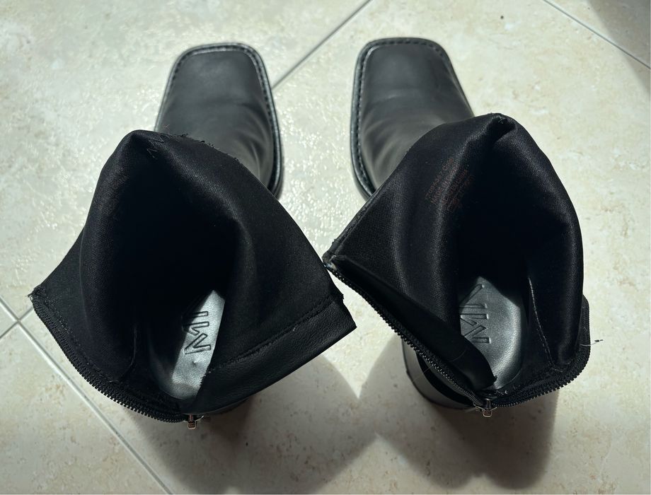 Vendo botas pretas de pele sintética